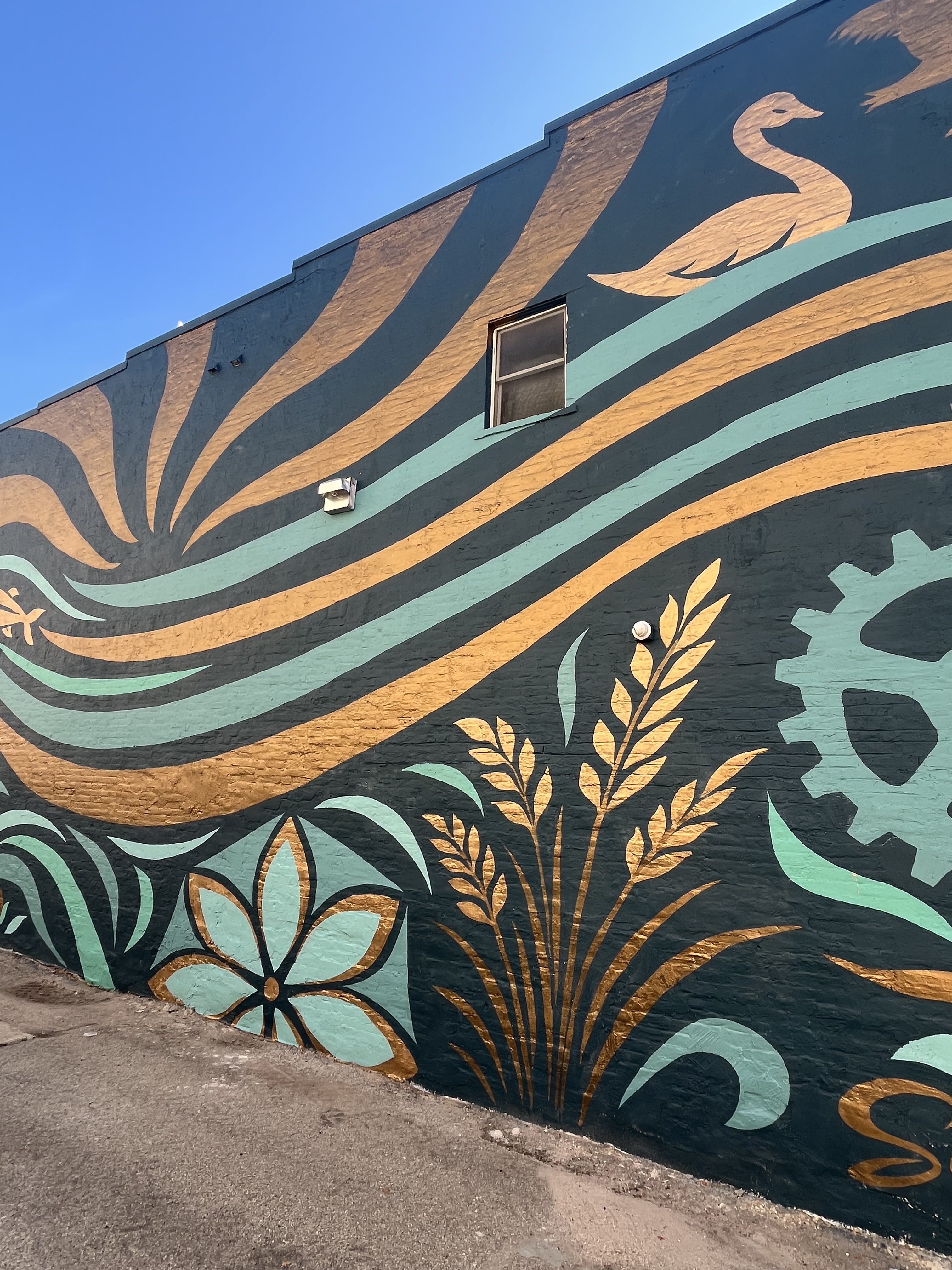 Wider section of the Currents exterior mural.